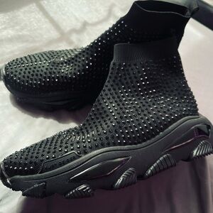 Black sneakers with glitters brand kurt geiger size 7